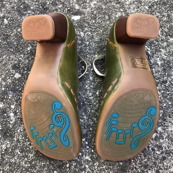 Heels - Picture 4 of 6